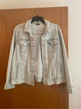 a.n.a Light Wash Denim Trucker Jacket - Pale Blue
